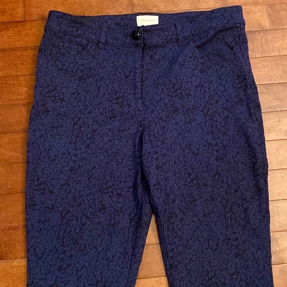 Chico’s Blue Black Print Jacquard Slim Straight Leg Stretch Pants Size Medium - Picture 2 of 11